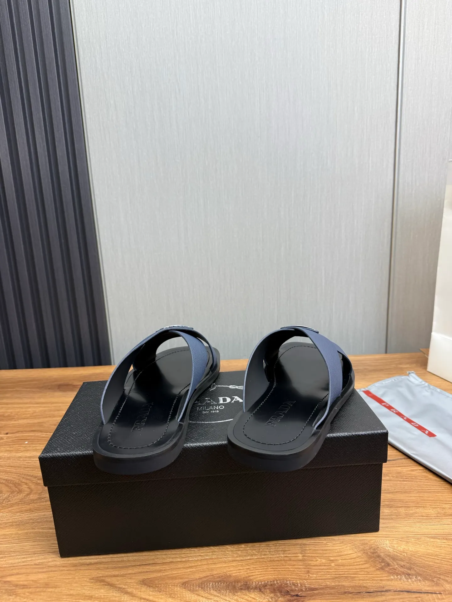 Factory price 340💰 ＰＲＡＤＡPrada - popular men's slippers hot sale 🔥 🩴Official website one to one production 38-45 sizes 45 46 🉑️Customized!